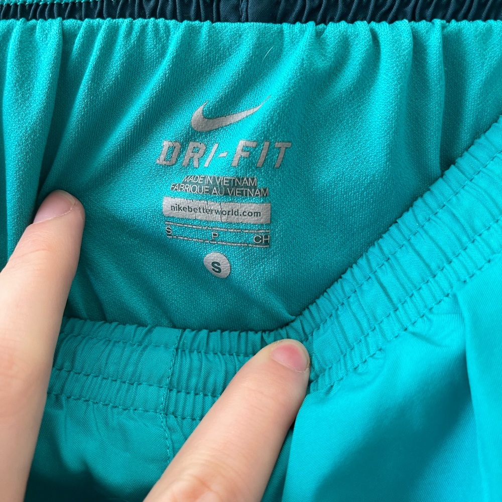 Nike dri fit shorts size small - Picture 3 of 3